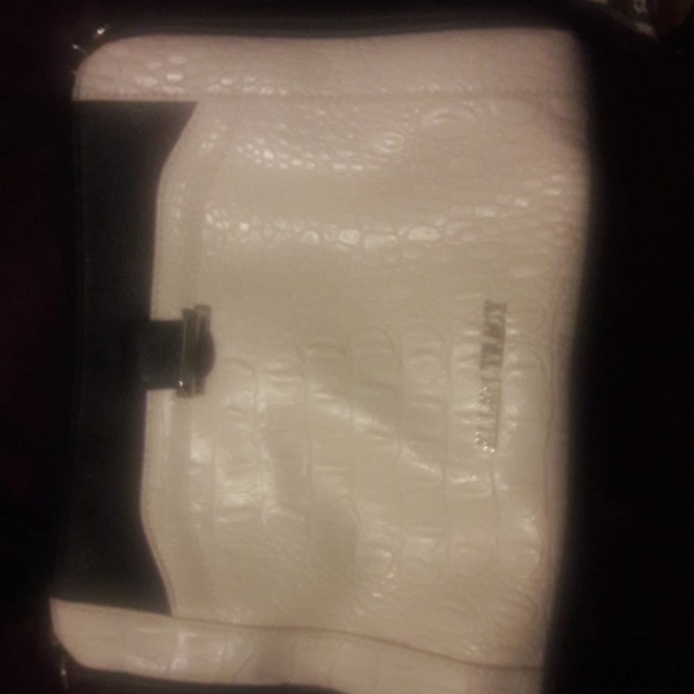 Purse - Picture 2 of 6